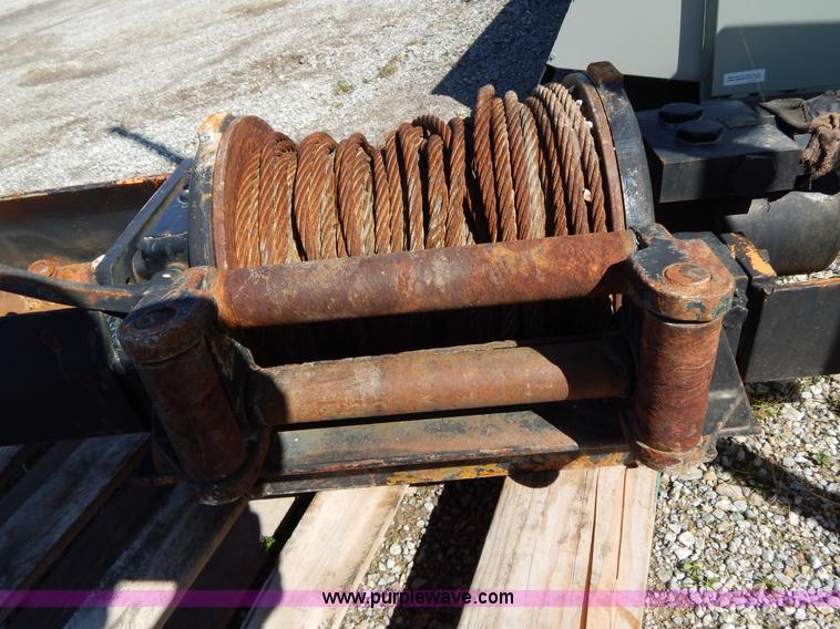 image for item V9909 Braden hydraulic driven winch