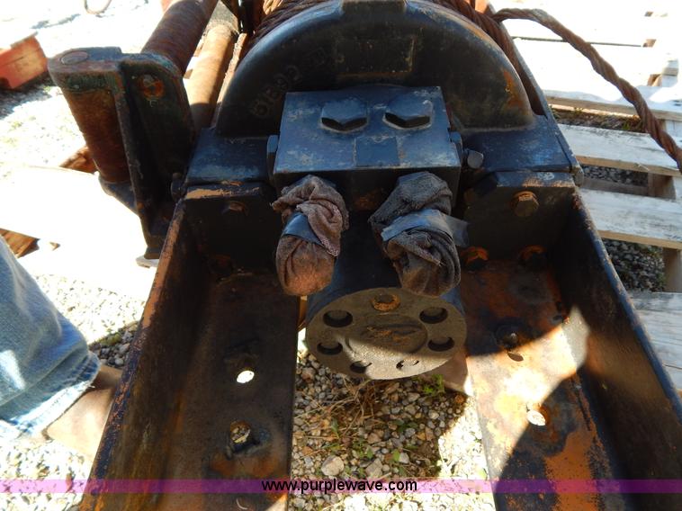 image for item V9909 Braden hydraulic driven winch
