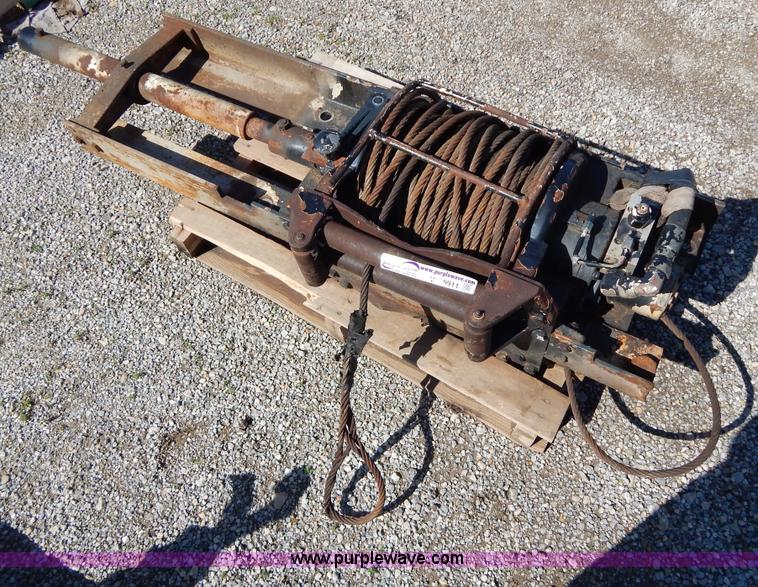 image for item V9911 Braden hydraulic driven winch