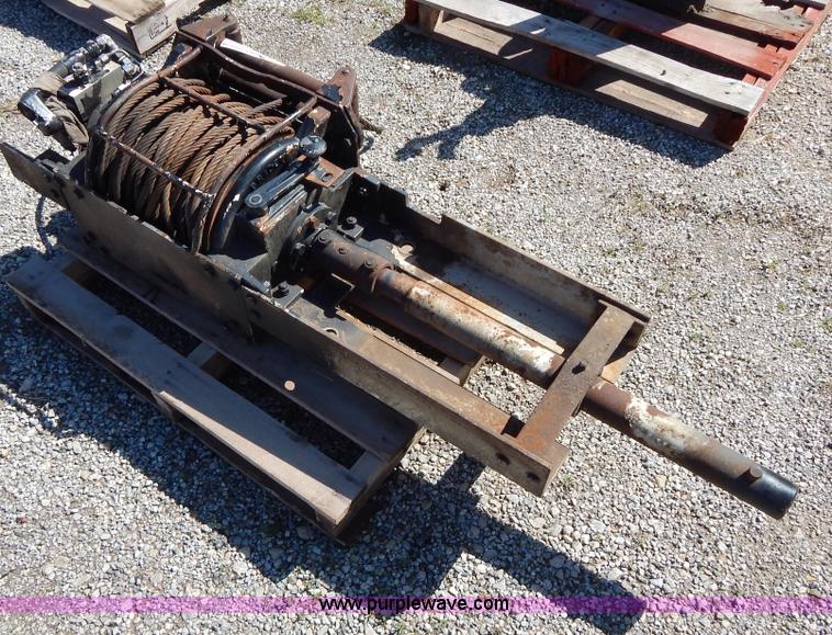 image for item V9911 Braden hydraulic driven winch