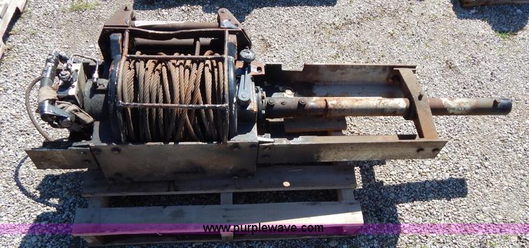 image for item V9911 Braden hydraulic driven winch