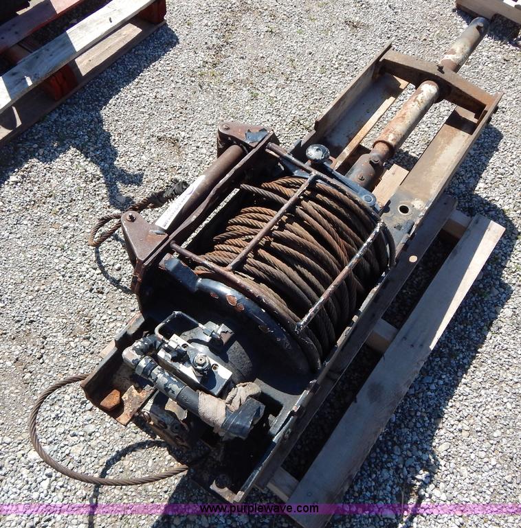 image for item V9911 Braden hydraulic driven winch