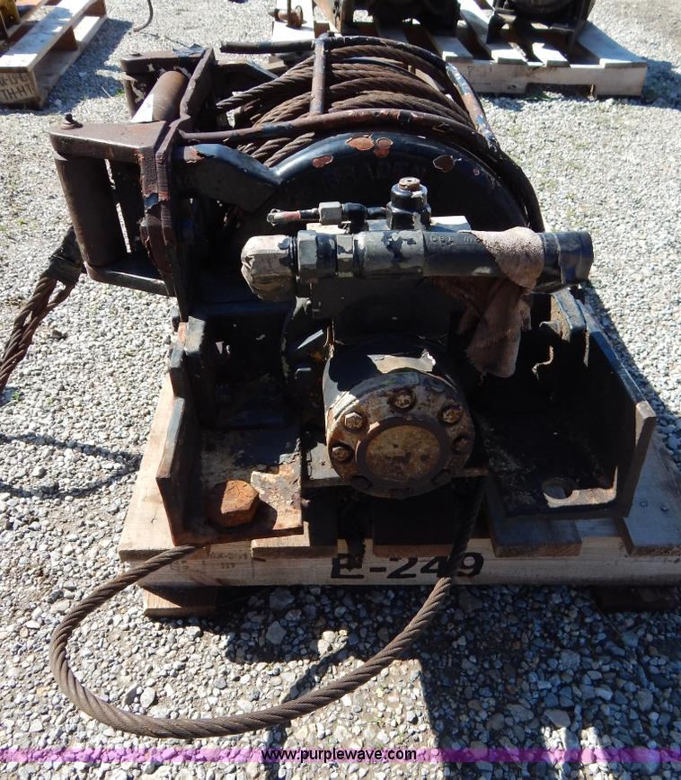 image for item V9911 Braden hydraulic driven winch