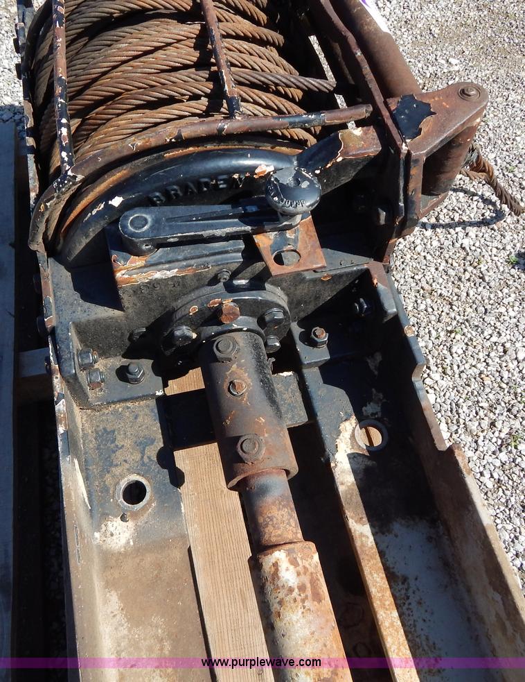 image for item V9911 Braden hydraulic driven winch