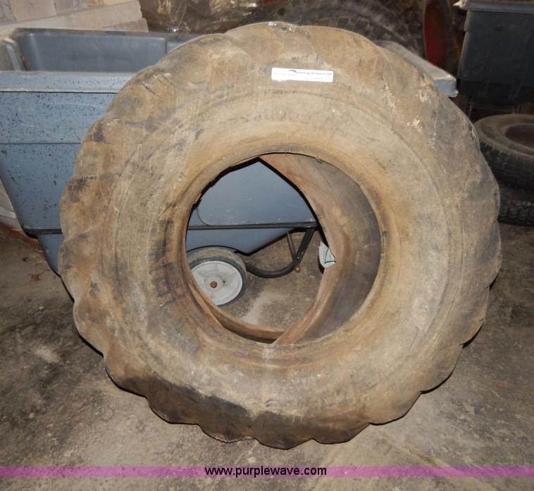 1429 motor grader tire in Kansas City, MO Item V9919 sold Purple Wave