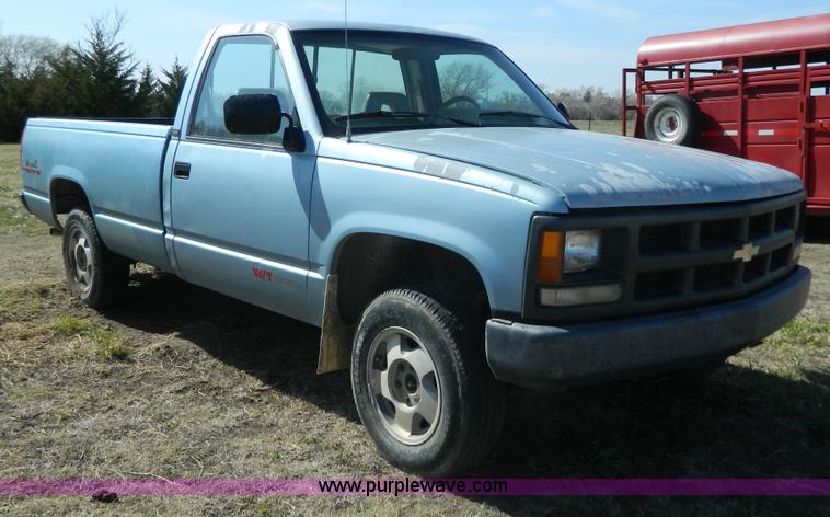 image for item W9117 1992 Chevrolet 1500 pickup truck