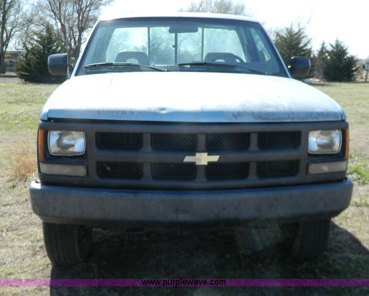 image for item W9117 1992 Chevrolet 1500 pickup truck