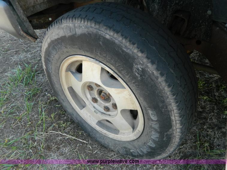 image for item W9117 1992 Chevrolet 1500 pickup truck