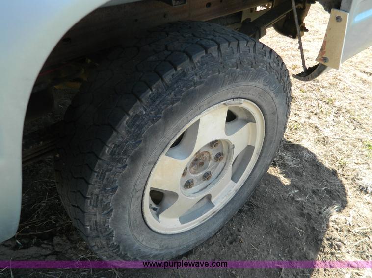 image for item W9117 1992 Chevrolet 1500 pickup truck