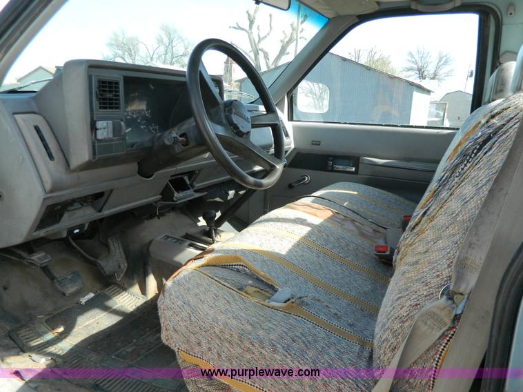 image for item W9117 1992 Chevrolet 1500 pickup truck