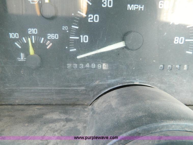 image for item W9117 1992 Chevrolet 1500 pickup truck