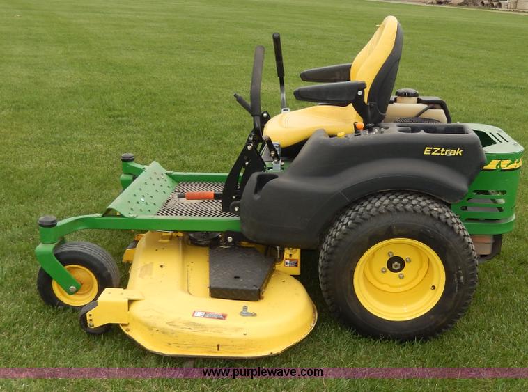 image for item W9923 John Deere Z465 ZTR mower