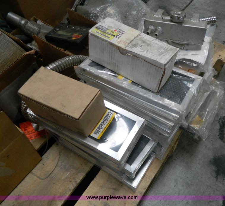 image for item Y9318 Assorted truck parts