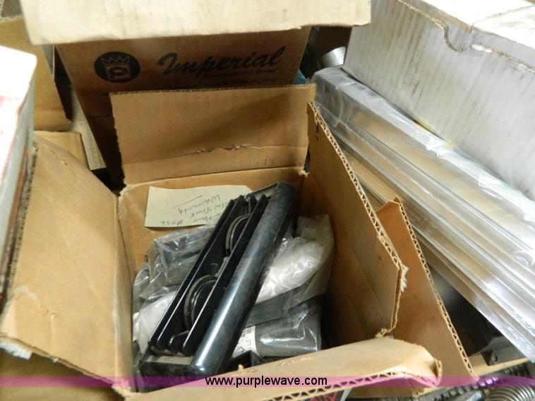 image for item Y9318 Assorted truck parts