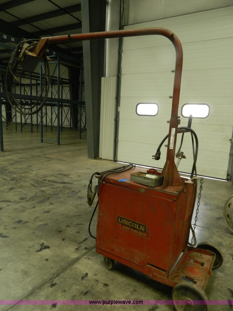 image for item Y9324 Lincoln Idealarc SP200 wire feed welder