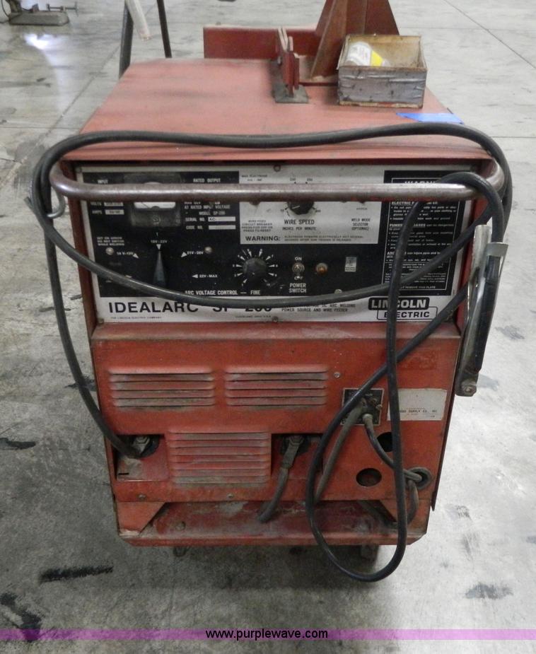 image for item Y9324 Lincoln Idealarc SP200 wire feed welder