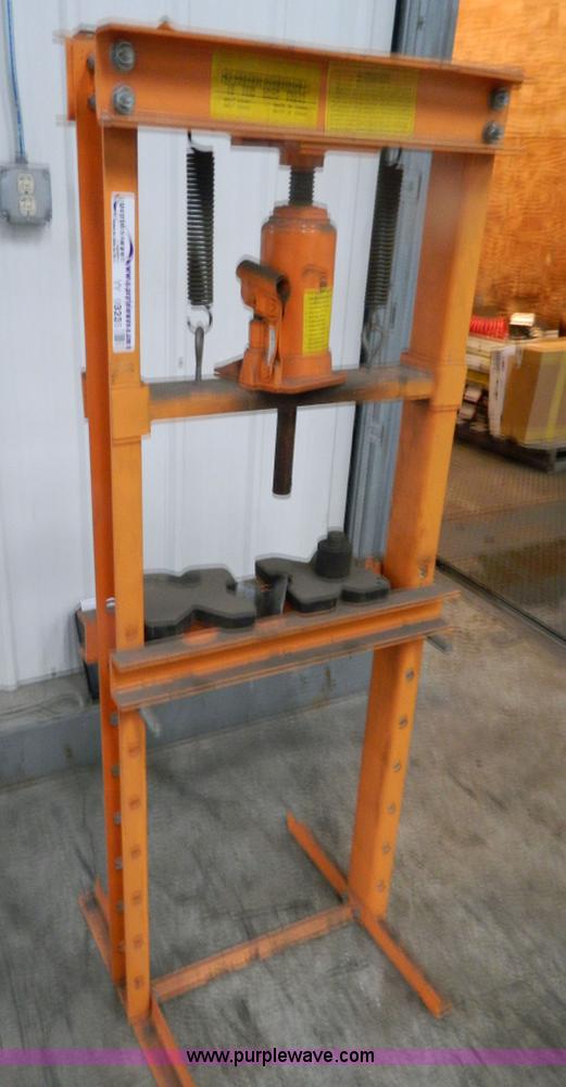 image for item Y9325 Central Hydraulics 12 ton shop press