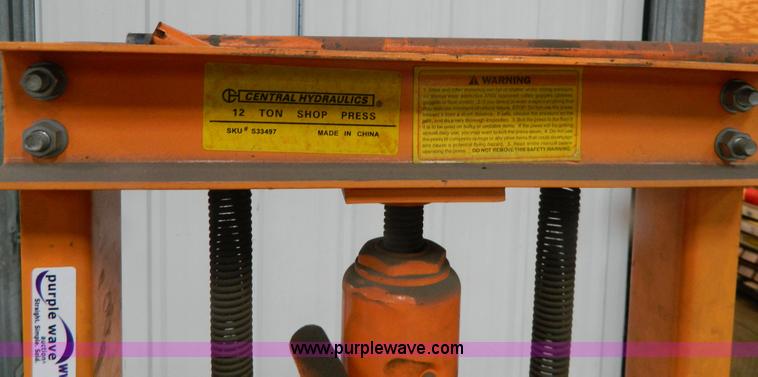 image for item Y9325 Central Hydraulics 12 ton shop press