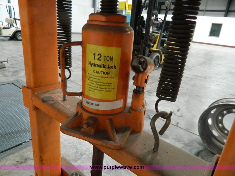 image for item Y9325 Central Hydraulics 12 ton shop press