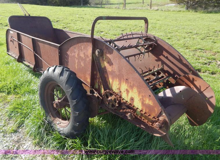 image for item Z9481 John Deere manure spreader