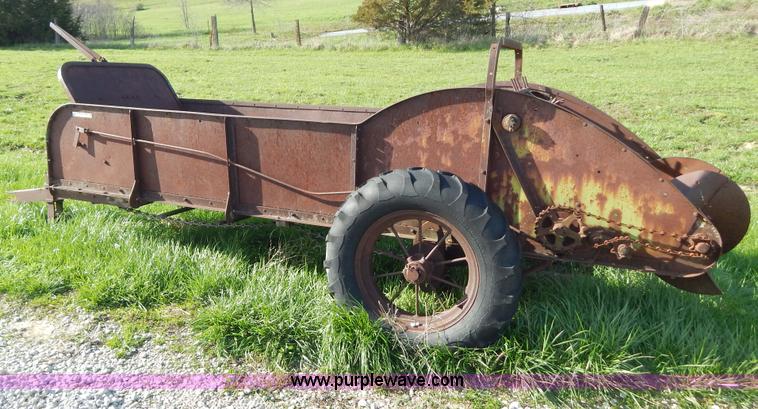 image for item Z9481 John Deere manure spreader