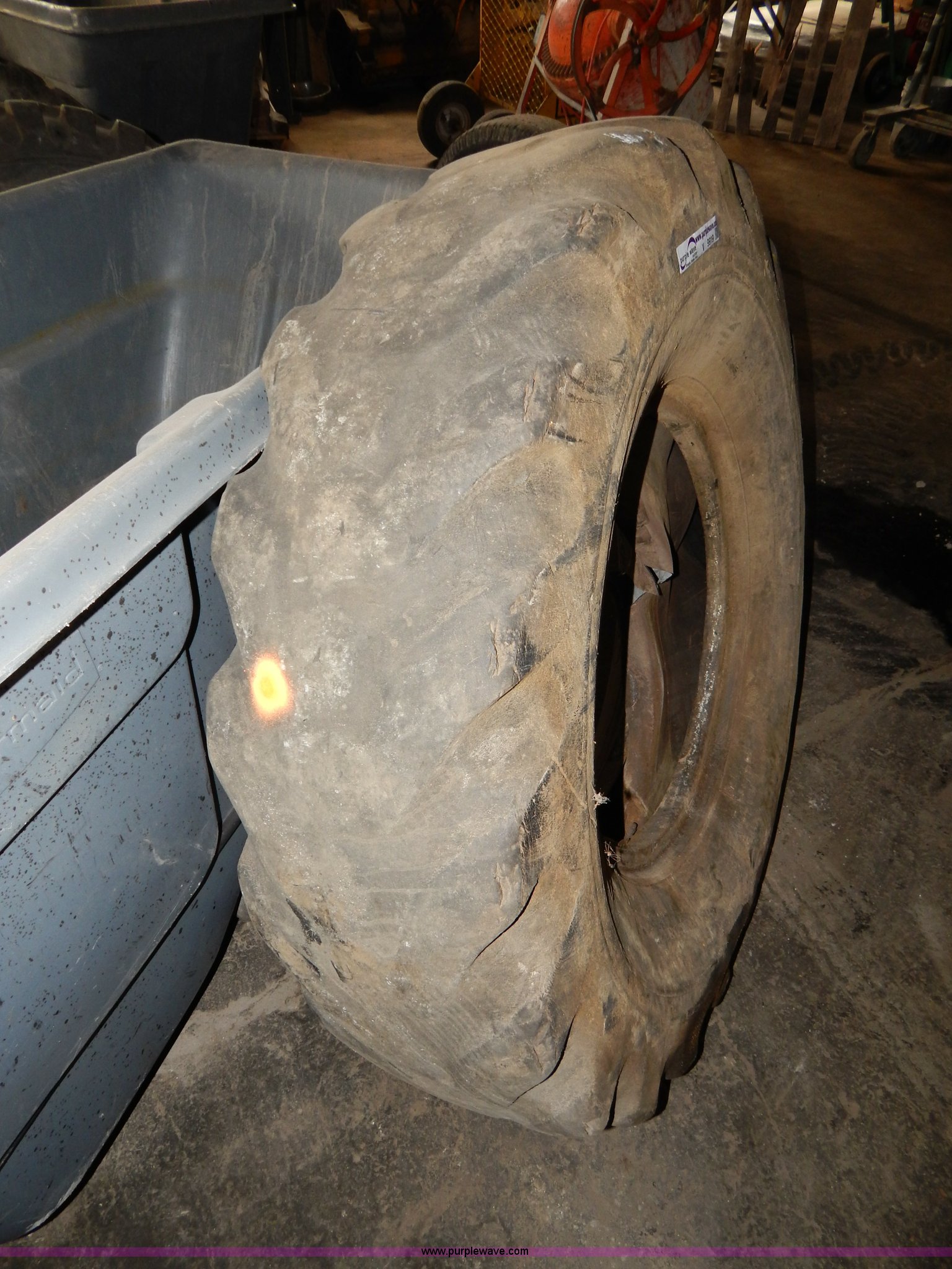 1429 motor grader tire in Kansas City, MO Item V9919 sold Purple Wave