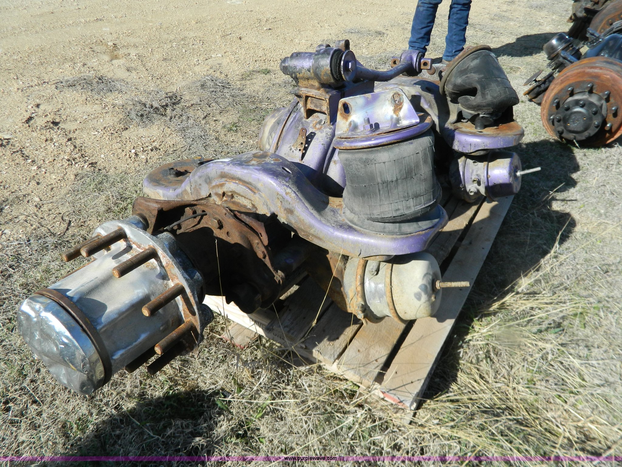 Eaton 46,000 lb rear axle in Russell, KS Item W9047 sold Purple Wave