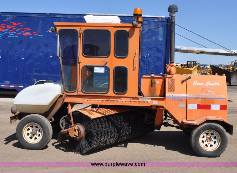 image for item G6001 1997 Broce Broom RC-300 broom