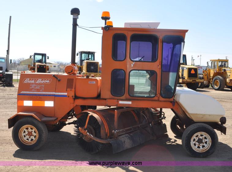 image for item G6001 1997 Broce Broom RC-300 broom