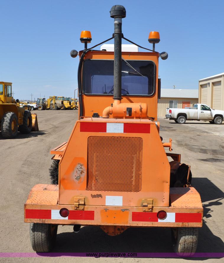 image for item G6001 1997 Broce Broom RC-300 broom