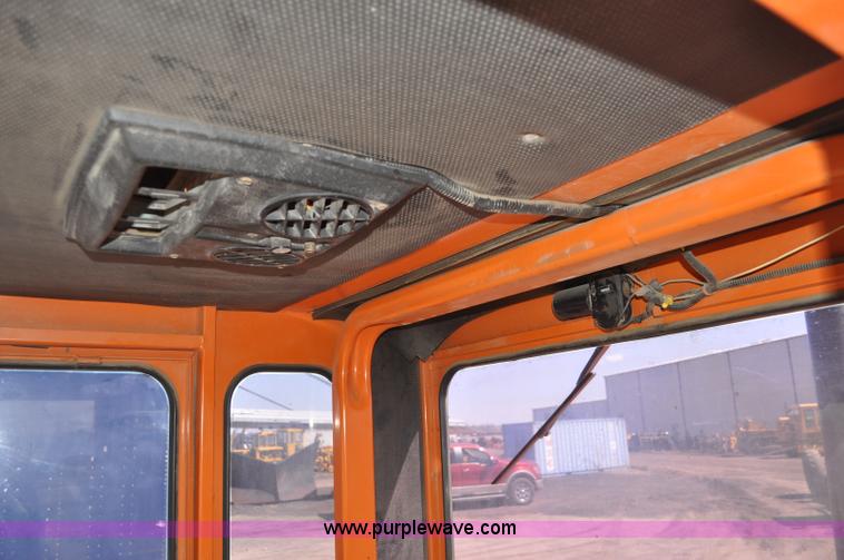 image for item G6001 1997 Broce Broom RC-300 broom