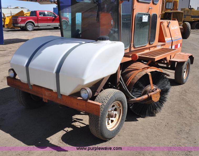 image for item G6001 1997 Broce Broom RC-300 broom