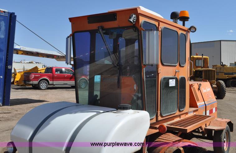 image for item G6001 1997 Broce Broom RC-300 broom