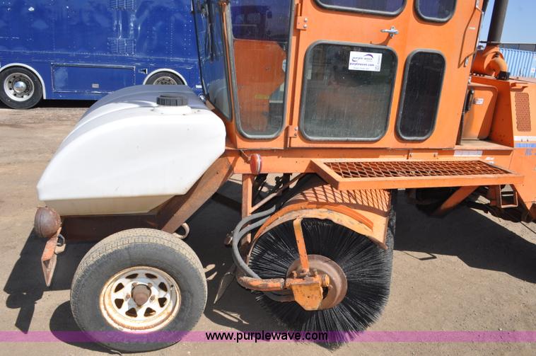 image for item G6001 1997 Broce Broom RC-300 broom