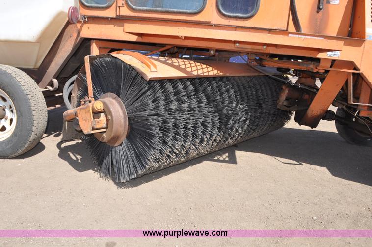 image for item G6001 1997 Broce Broom RC-300 broom