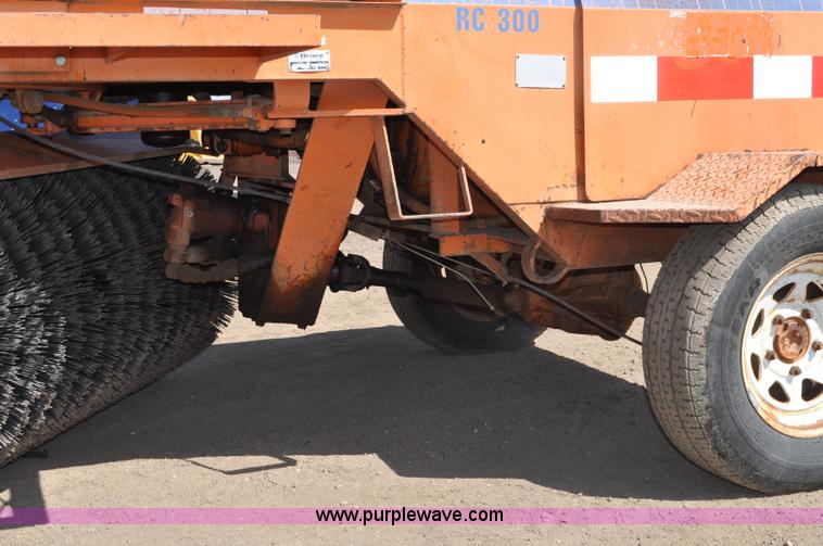 image for item G6001 1997 Broce Broom RC-300 broom