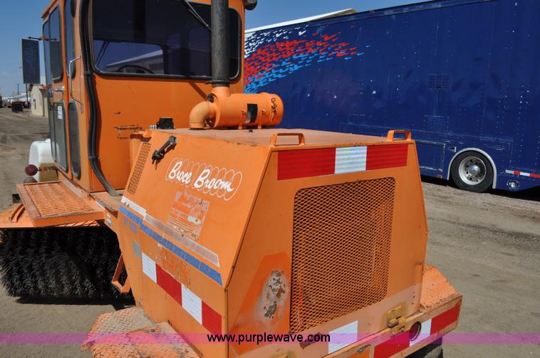 image for item G6001 1997 Broce Broom RC-300 broom