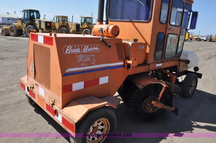 image for item G6001 1997 Broce Broom RC-300 broom