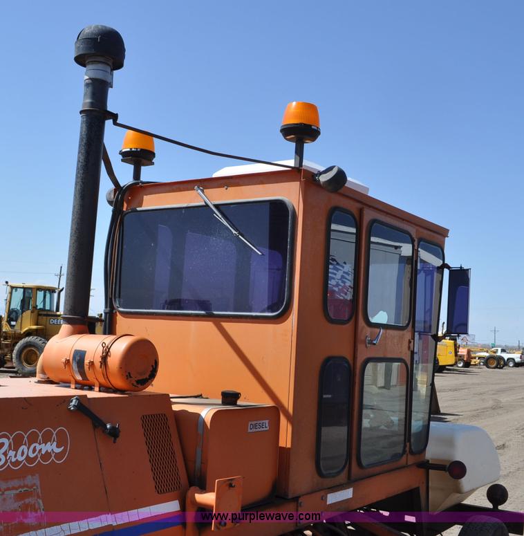 image for item G6001 1997 Broce Broom RC-300 broom