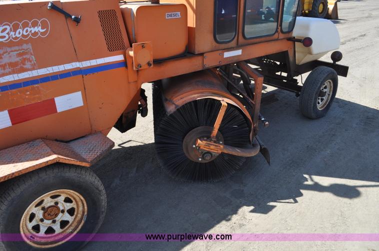 image for item G6001 1997 Broce Broom RC-300 broom