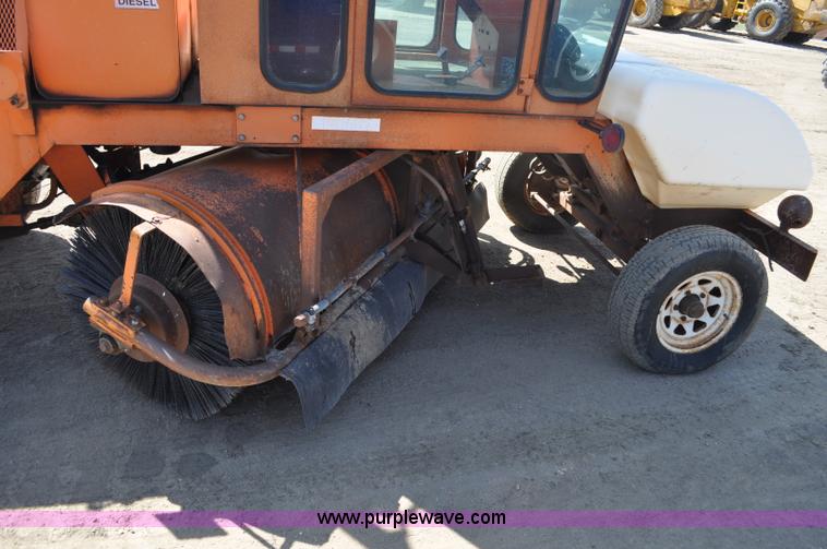 image for item G6001 1997 Broce Broom RC-300 broom