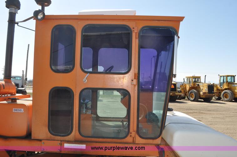 image for item G6001 1997 Broce Broom RC-300 broom