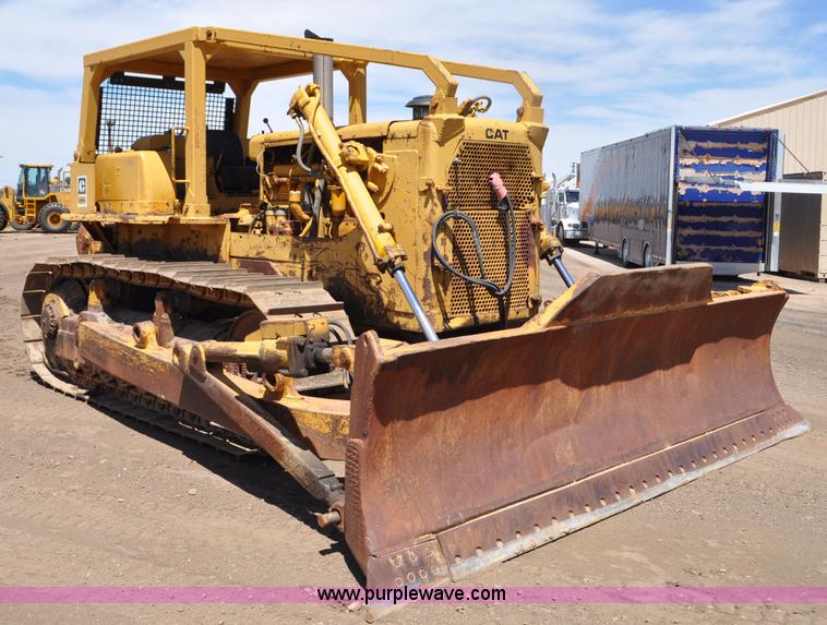 image for item G6006 1970 Caterpillar D8H dozer