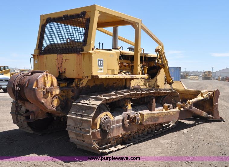 image for item G6006 1970 Caterpillar D8H dozer