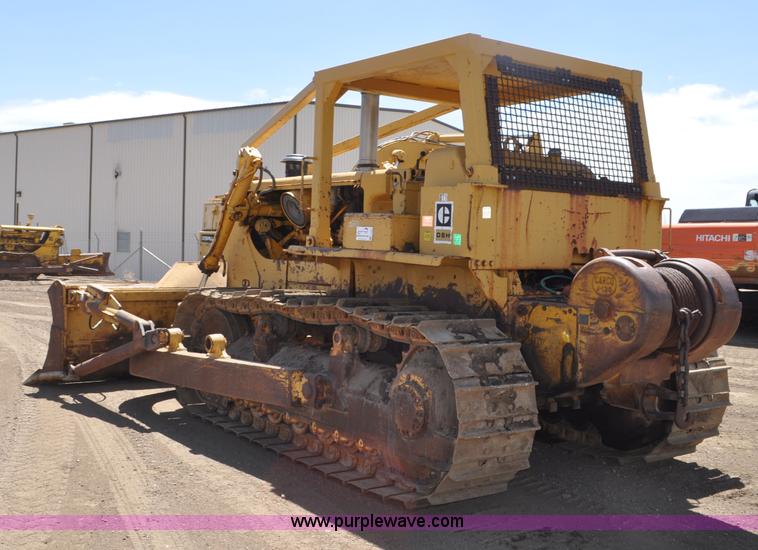 image for item G6006 1970 Caterpillar D8H dozer