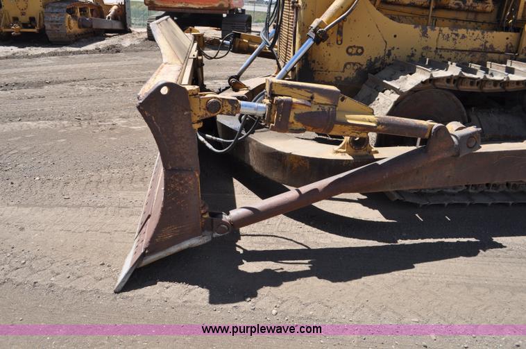 image for item G6006 1970 Caterpillar D8H dozer