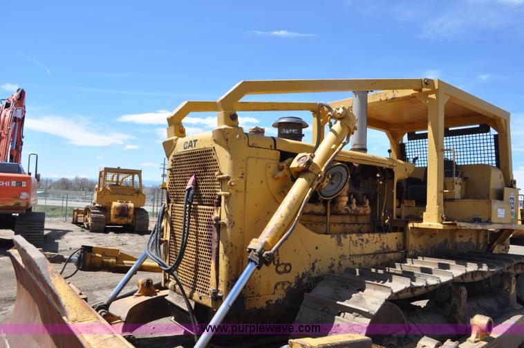 image for item G6006 1970 Caterpillar D8H dozer