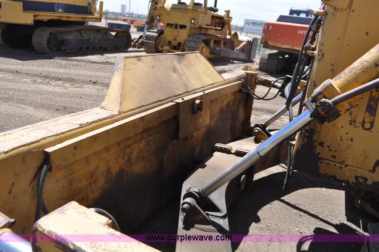 image for item G6006 1970 Caterpillar D8H dozer