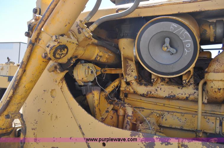 image for item G6006 1970 Caterpillar D8H dozer