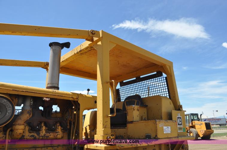 image for item G6006 1970 Caterpillar D8H dozer